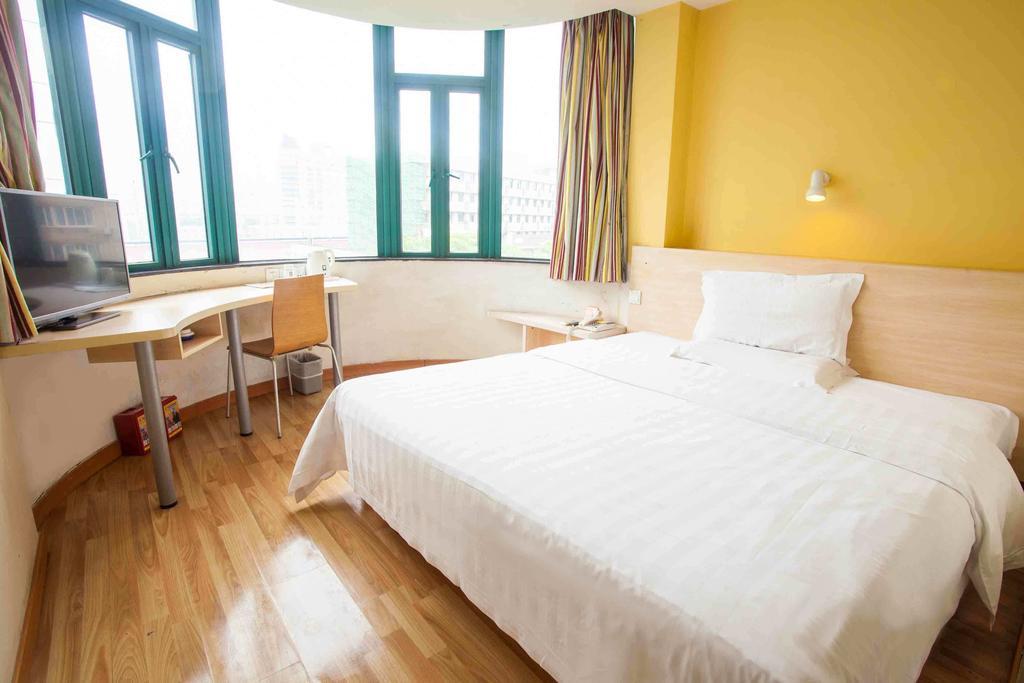 7Days Inn Foshan Qiandeng Lake Nangui Road Subway Station Δωμάτιο φωτογραφία