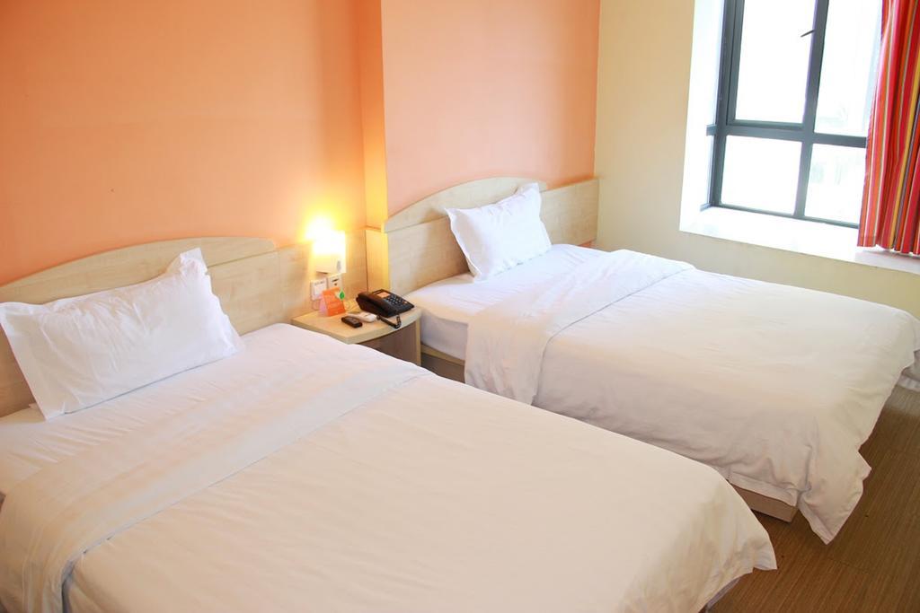7Days Inn Foshan Qiandeng Lake Nangui Road Subway Station Εξωτερικό φωτογραφία