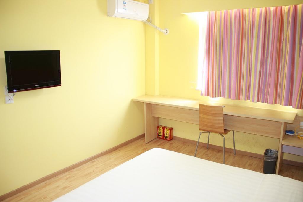 7Days Inn Foshan Qiandeng Lake Nangui Road Subway Station Εξωτερικό φωτογραφία